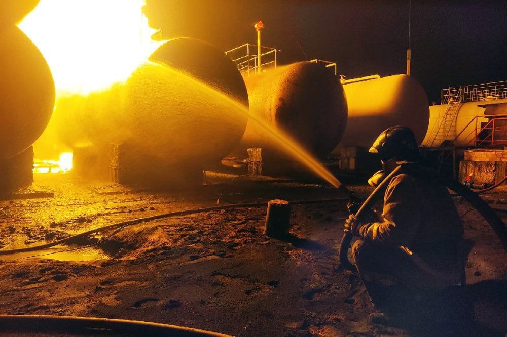 В Макеевке всю ночь пылала нефтебаза – оккупанты жалуются на HIMARS 