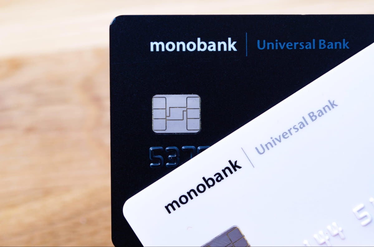 Monobank приостановит операции по картам: названы сроки и причина