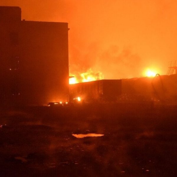 В оккупированном Шахтерске мощный пожар на нефтебазе – видео