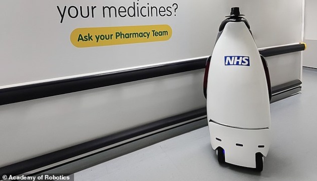 В британской больнице робот-пингвин будет доставлять лекарства пациентам