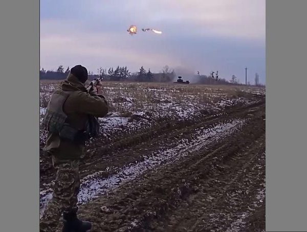 “Есть контакт!” – Сеть “взорвало” видео, как ВСУ сбивают российскую ракету из немецкого “Гепарда”