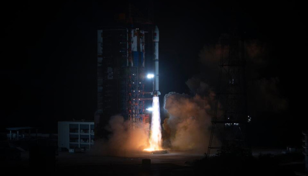 Китай вывел на орбиту новый телекоммуникационный спутник