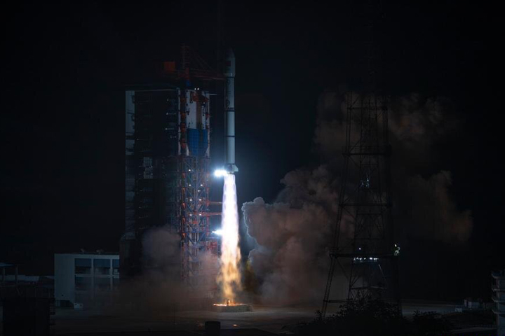 Китай вывел на орбиту новый телекоммуникационный спутник