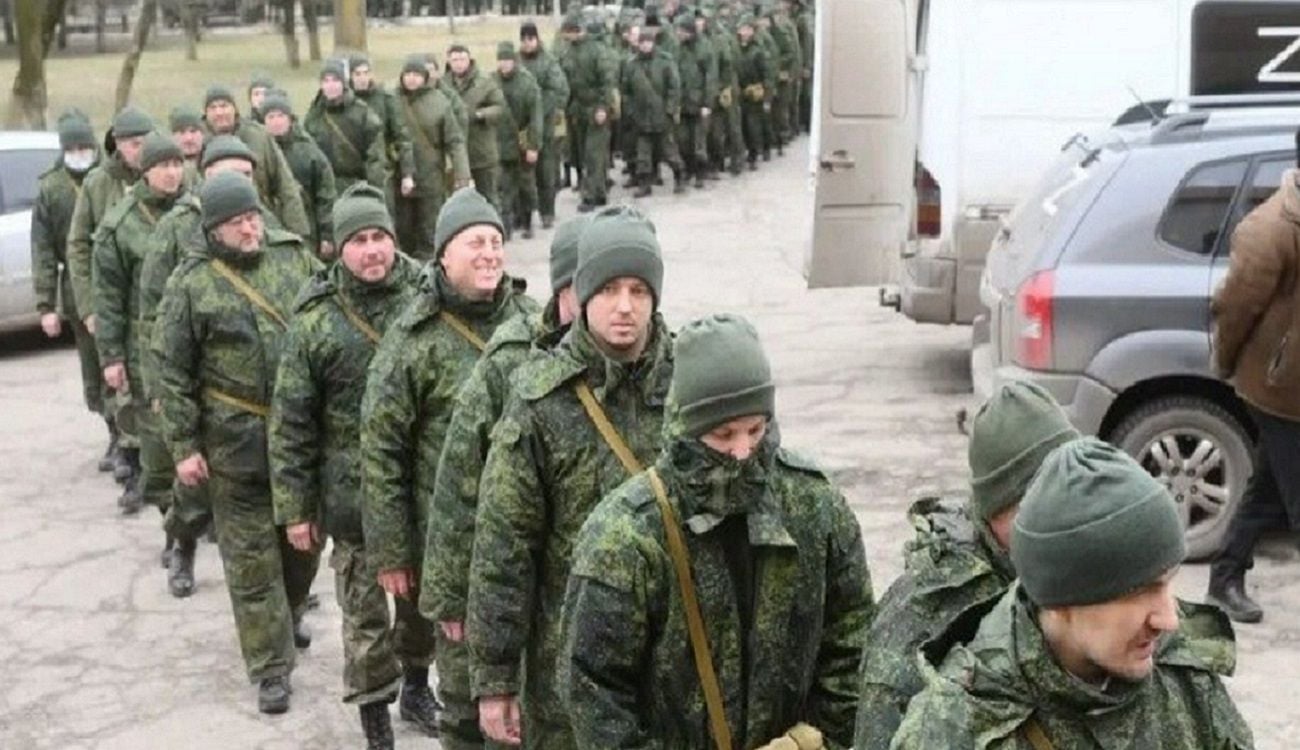 Москва приказала "мобилизовать" всех мужчин в оккупированной Украине: "Бросят на штурмы"