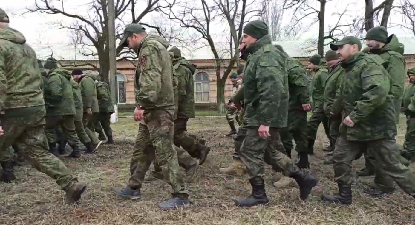 Появилось видео, как в Донецке мобилизованных шахтеров заставляют принять присягу под угрозой расправы в "МГБ"