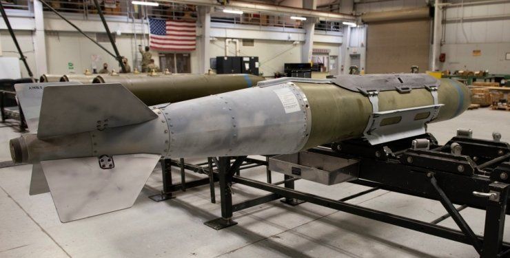 ВСУ используют умные бомбы JDAM высокой точности - Игнат