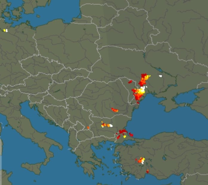 Синоптик предупредил о ливнях с грозами в трех областях Украины в ближайшие 2 часа