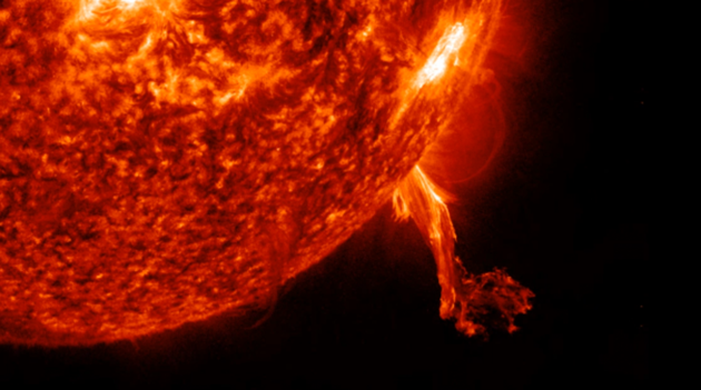 Появились фото коронального выброса на солнце: Землю накрыли магнитные бури
