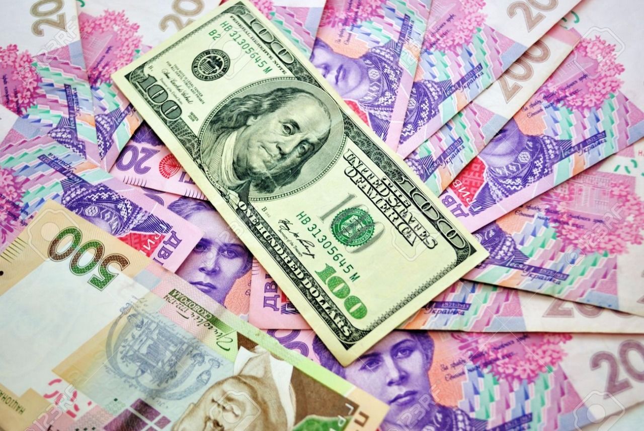 Впервые за полгода доллар на наличном рынке упал ниже 40 гривен - экономисты рассказали, чего ждать дальше
