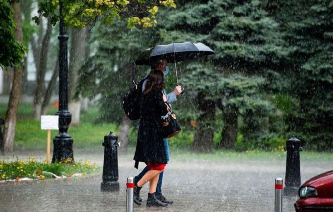 Небо Киева надолго затянут дождевые тучи: когда вернется солнечная погода
