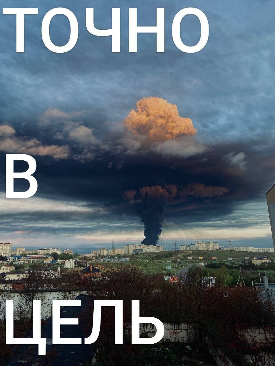 ​В Крыму дрон атаковал нефтебазу ВС РФ: пожару присвоен 4-й ранг, потушить не могут