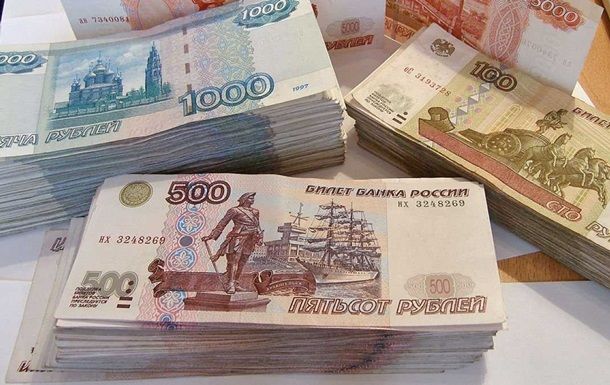 Из-за войны в Украине из России уходит иностранный бизнес, а курс рубля значительно упал ​– Bloomberg