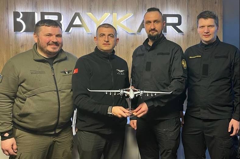"Доступ к оружию нового поколения", - Украина в Турции заключила 3 контракта с Baykar 