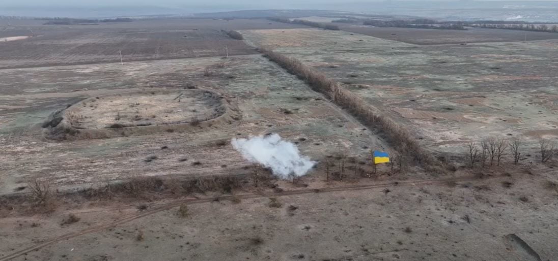 Бойцы 54-й ОМБр показали эффектное видео возвращения позиции "Т-образка" на линии Северск-Соледар
