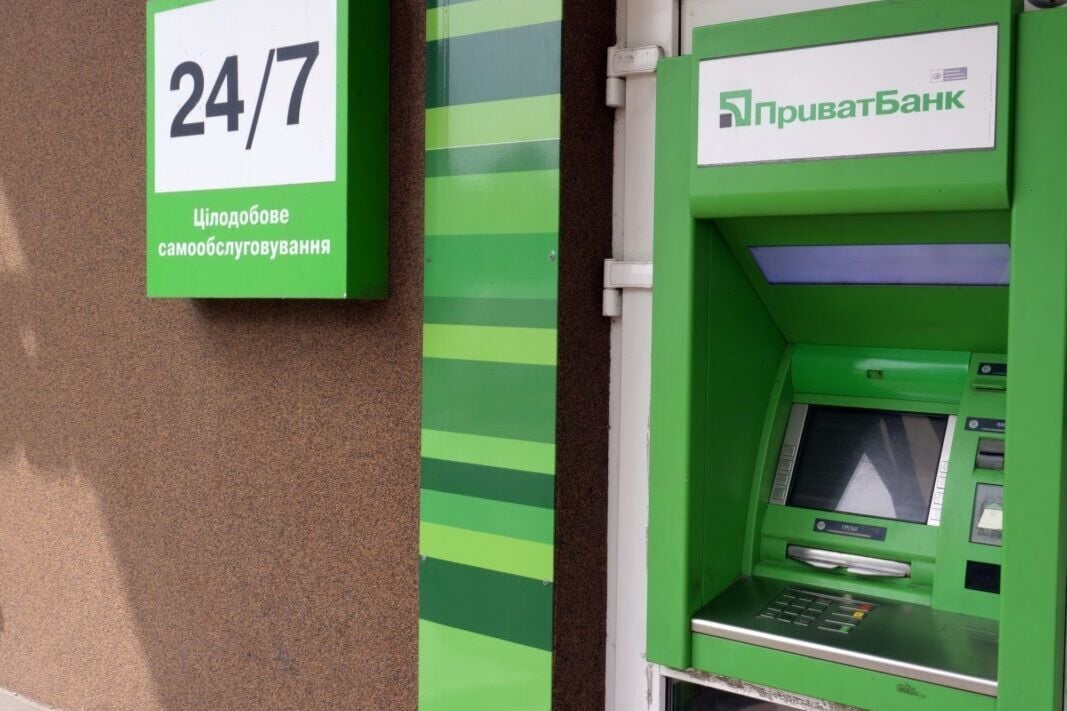 ​Большой сбой в Украине: банкоматы и терминалы ПриватБанка и других банков не работают
