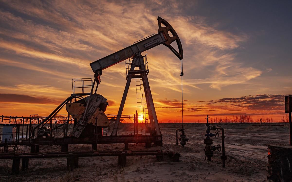Цены на нефть падают: эксперты назвали главные причины, опубликован график