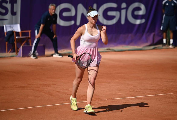 Теннис: Свитолина стала чемпионкой турнира WTA во Франции, обыграв россиянку