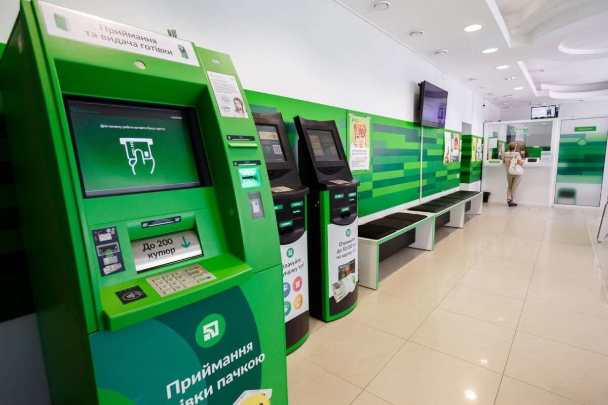Пополнение валютного счета через терминал: ПриватБанк назвал дату возобновления работы услуги
