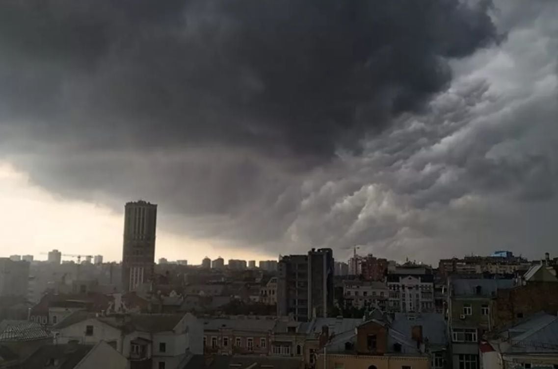 На выходных Украину накроет атмосферный фронт: погода резко изменится