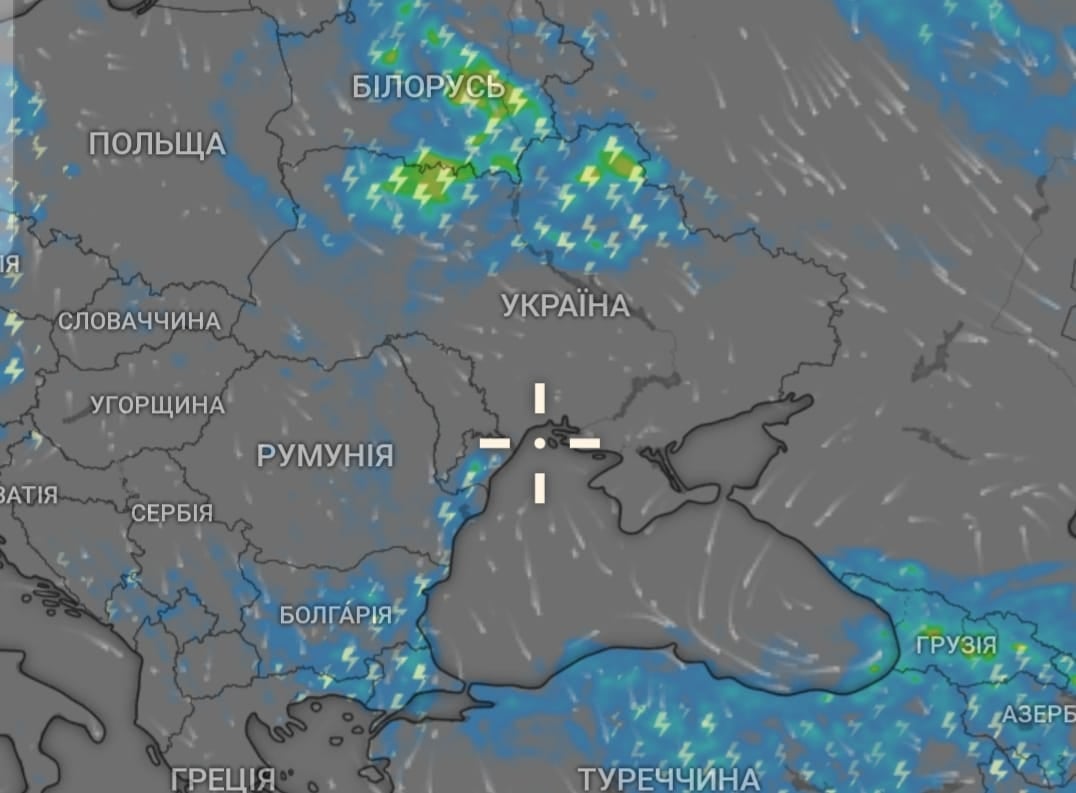 ​Ливни с градом и кое-где торнадо: погодные аномалии придут в Украину ночью