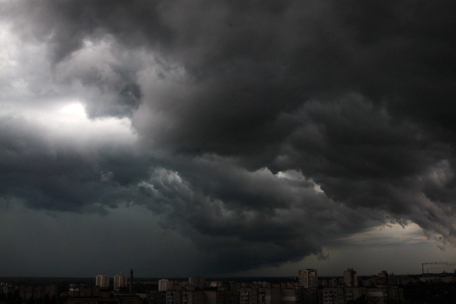 Завтра в Украину придет атмосферный фронт – украинцев ждет погодный "сюрприз"