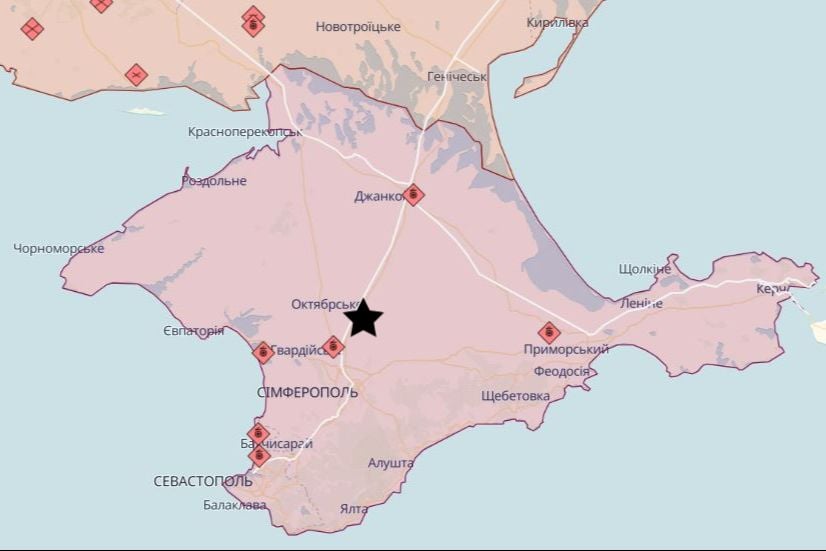 ​В Крыму мощные взрывы на ж/д и нефтебазе, движение по Керченскому мосту перекрыто