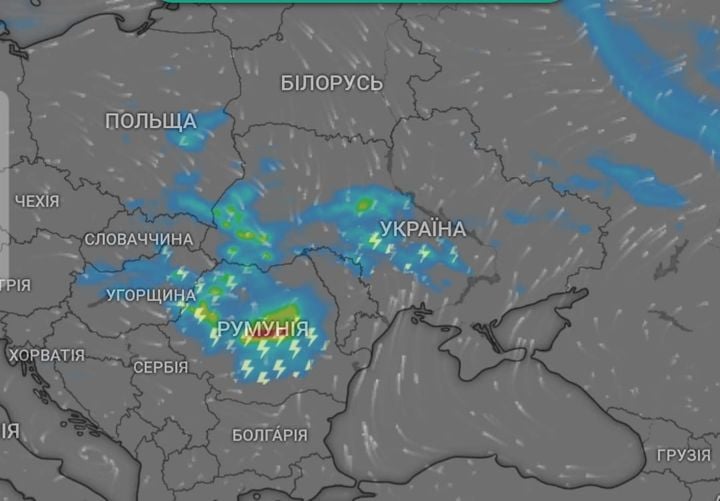 Грозовые ливни и не только: двум регионам пообещали непогоду