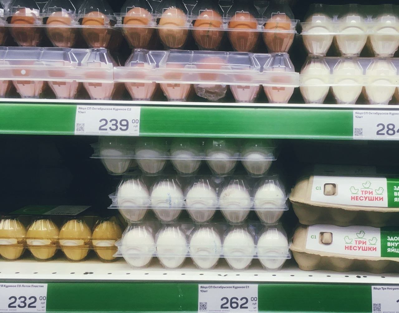 Резкий рост цен на куриные яйца в РФ: поштучная продажа добралась до Москвы 