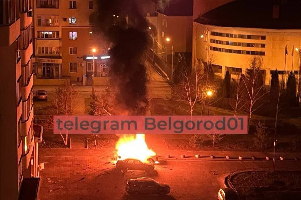 В Белгороде "горячо": в городе воют сирены и горят авто