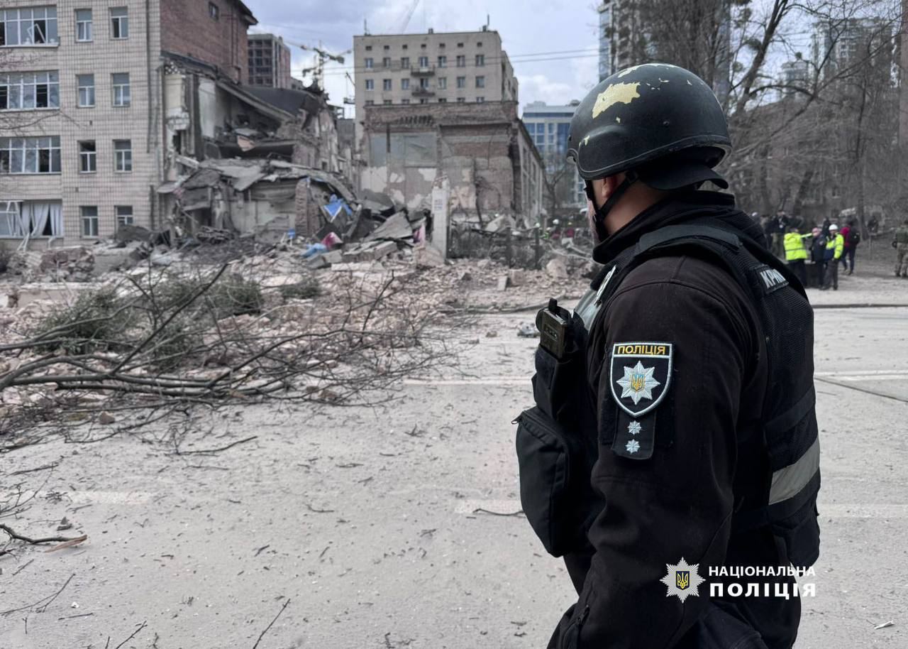 ​Враг нанес удар по Киеву ракетами "Циркон": ВСУ отчитались о сбитии ракет