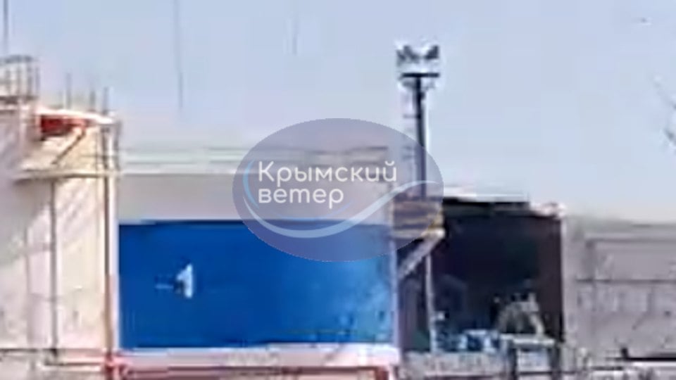 ​Беспилотники атаковали нефтяной терминал и трассу "Таврида" в Феодосии: СМИ сообщили последствия прилетов
