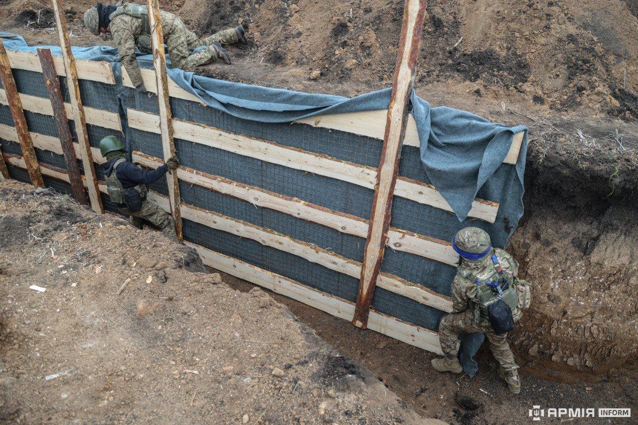ВСУ строят мощные оборонительные рубежи на Донбассе: появились первые фото