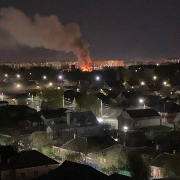 ​”Долбануло”, – в Воронеже взрывы и сильный пожар, город под ударом БПЛА