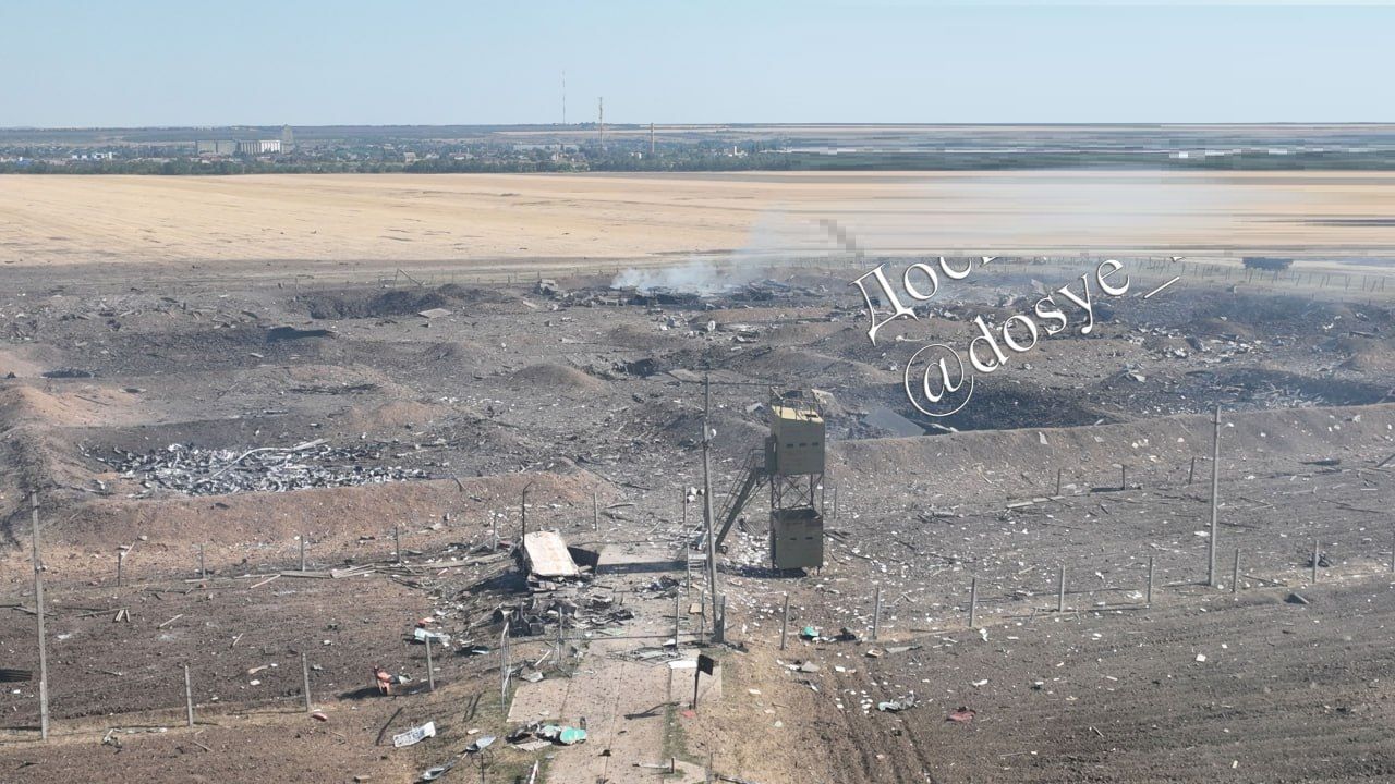 Взрывом снесло все: появилось фото военного аэродрома Морозовск в РФ после атаки ВСУ 