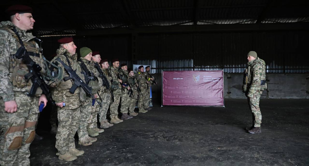 "За силу духа и веру в нашу общую победу", – Сырский предновогодние часы провел вместе с защитниками Донбасса