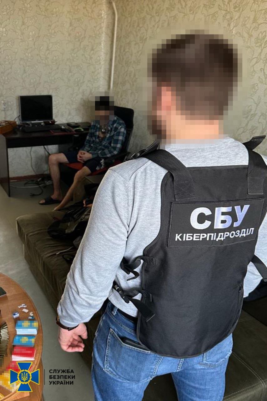 СБУ разоблачила сеть пророссийских агитаторов, включая хакера, создавшего ботоферму