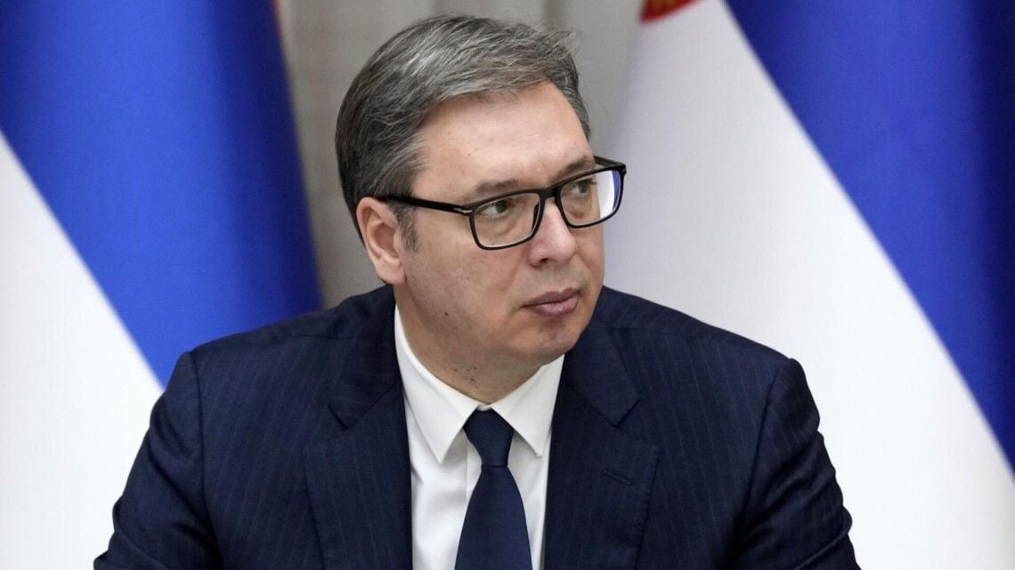 Глава Сербии, собиравшийся на парад к Путину, внезапно прервал визит в США: в чем причина