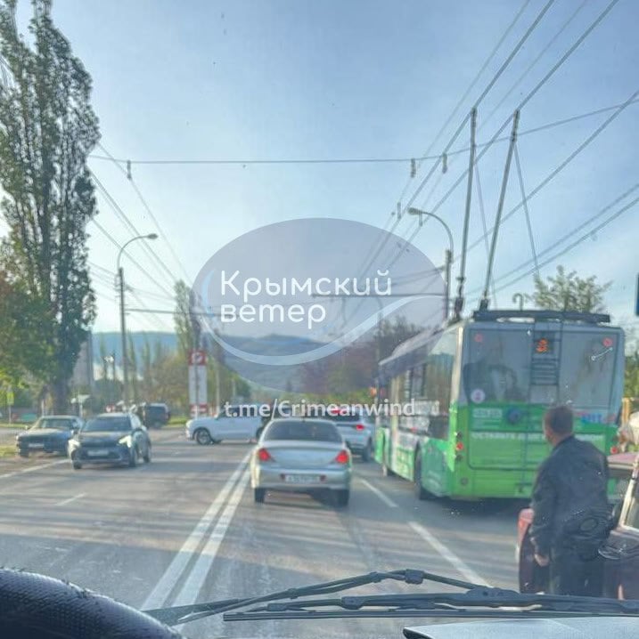 ​В район Перевального выехало много скорых: по всему Крыму раздаются мощные "хлопки" – первые кадры