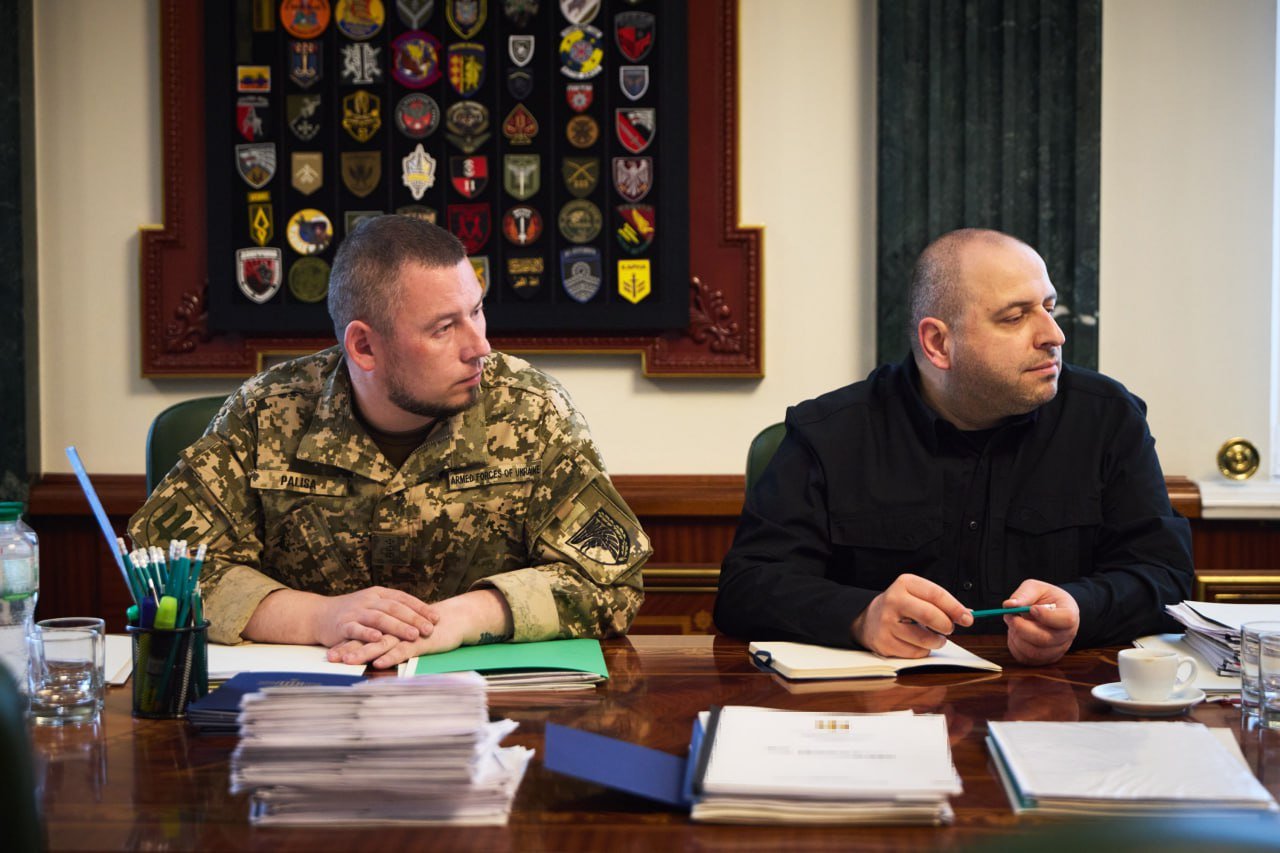 ​Фронт и дроны: Зеленский провел встречу с командованием Сил обороны