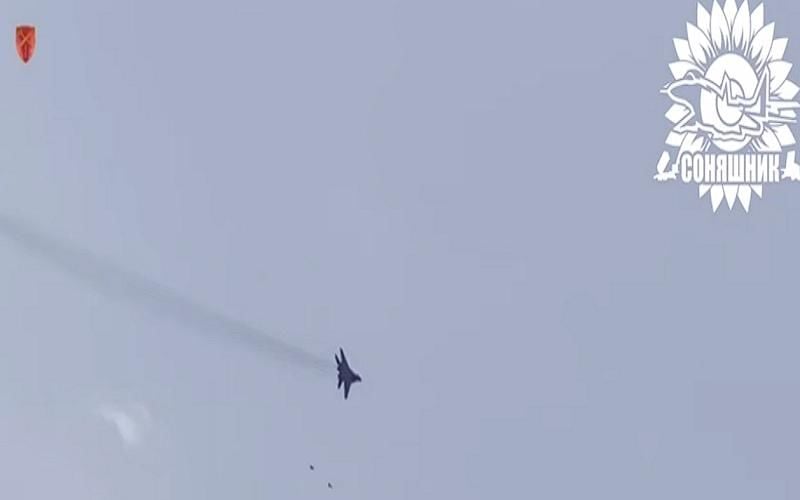 МиГ-29 двумя авиабомбами GBU-62 уничтожил мост в Васильевке, перерезав наступление оккупантов