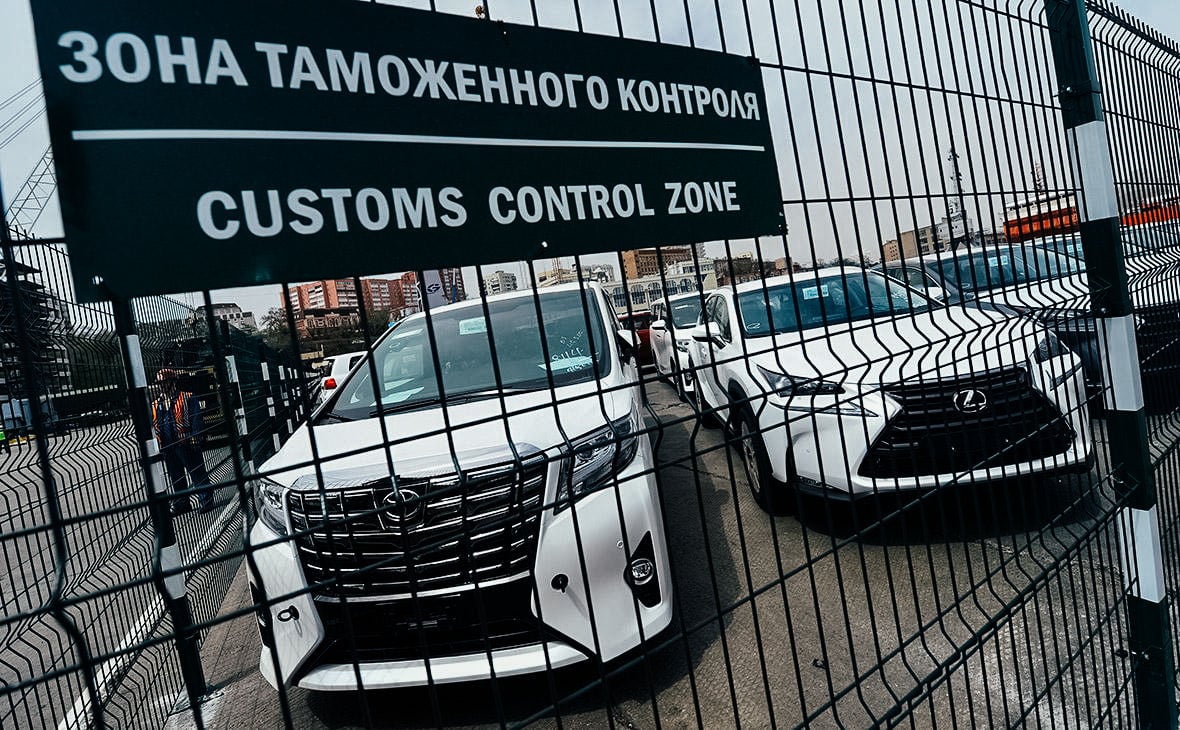 Тысячи россиян после ухода западных автобрендов "клюнули" на "дубайскую схему" и поплатились 