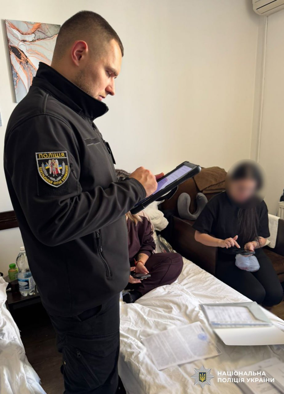 Правоохранители разоблачили группу мошенников, которые с помощью ИИ оформляли кредиты на сотни украинцев