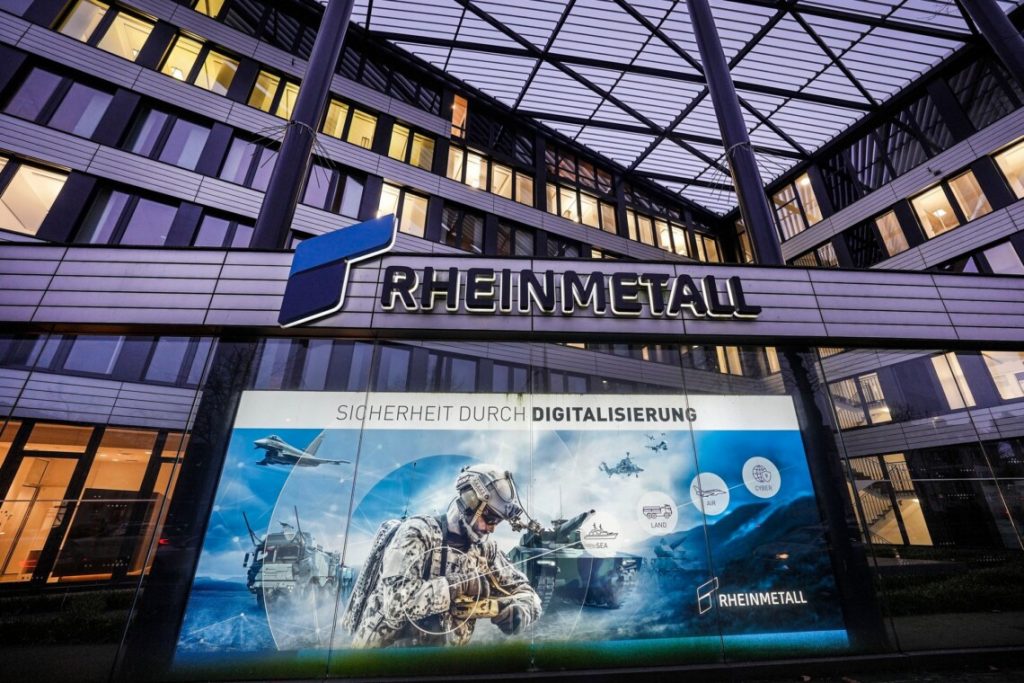 Rheinmetall отримав контракт з Україною на 155-мм артилерійські снаряди та порохові заряди. Виробництво вже почалося в Іспанії, постачання завершать на початку 2027 року.