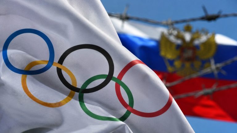 МОК розгляне зміни до Олімпійської хартії щодо політичної нейтральності спорту. Реформа прямо не скасовує санкцій, але може вплинути на майбутнє повернення Росії.