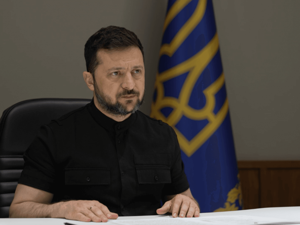 Зеленський затвердив 40-денну операцію СБУ для впливу на Росію. Президент заслухав доповідь Євгенія Хмари про далекобійні удари, дрони та результати ЦСО «Альфа» на фронті.