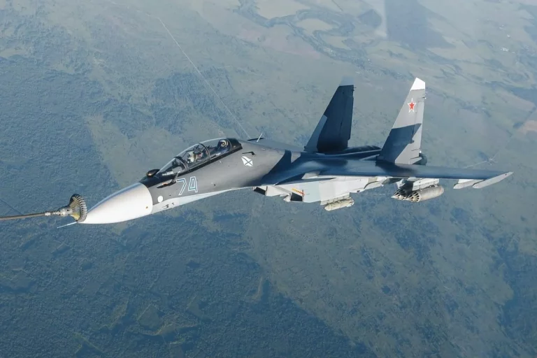 Дрони СБУ уразили п’ять ангарів з винищувачами Су-30 і Су-30СМ на аеродромі «Саки» в окупованому Криму. В одному ангарі виникла пожежа, вартість літака — до $50 млн.
