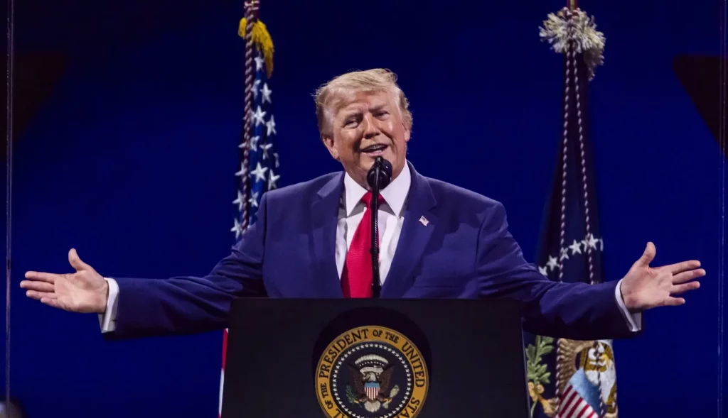 США відзначили 250-річчя незалежності: Дональд Трамп виступив у Вашингтоні, розкритикував комунізм, заявив про успіх проти Ірану та відкрив масштабне шоу феєрверків.