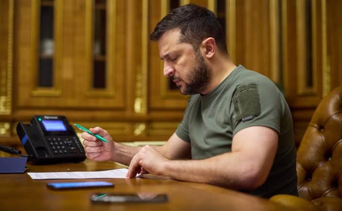 Україна та Естонія підписали в Анкарі угоду Drone Deal про спільне військове виробництво, засоби захисту неба та підтримку Києва на шляху до членства в ЄС і НАТО. Деталі нової оборонної угоди країн.