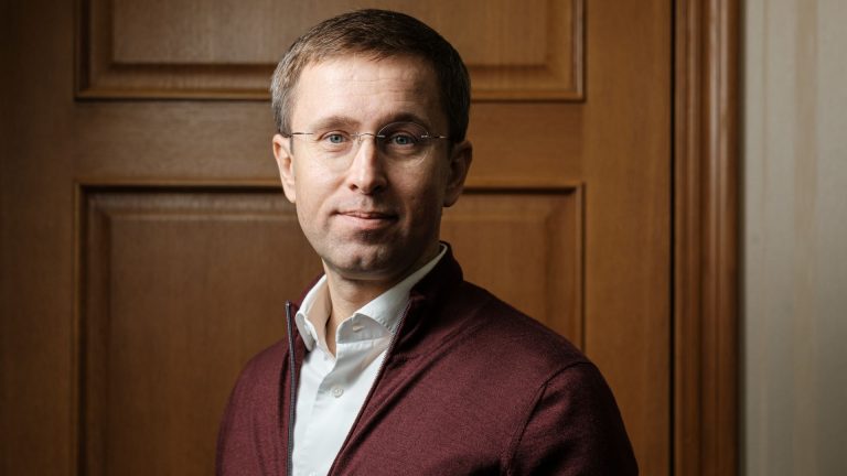 Сергій Корецкий може замінити Юлію Свириденко на посаді прем’єра. Кого планують призначити в МОН, Мінрегіон, Мінагрополітики та коли Рада голосуватиме за новий Кабмін.