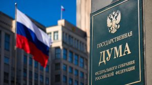 Уряд РФ запропонував дозволити військові контракти учасникам банд, злочинних спільнот і контрабандистам. Які статті хочуть виключити із переліку обмежень.